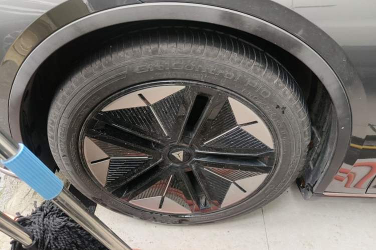 Used Deepal SL03 2022 515 Pure Electric Version Left Front Wheel Hub