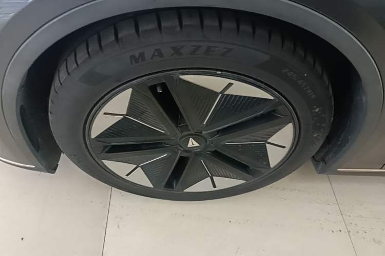 Used Deepal SL03 2022 1.5L 1200 Extended-Range Version Left Front Wheel Hub