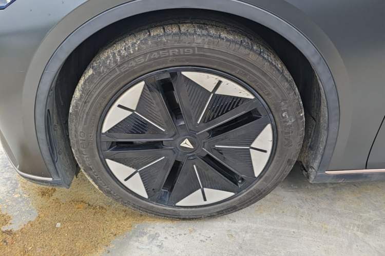 Used Deepal SL03 2022 1.5L 1200 Extended-Range Version Left Front Wheel Hub