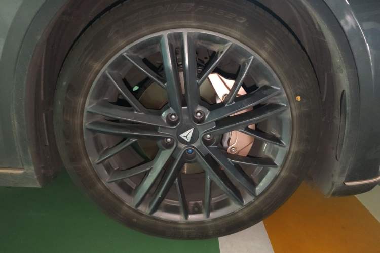 Used Deepal SL03 2022 1.5L 1200 Extended-Range Version Right Front Wheel Hub