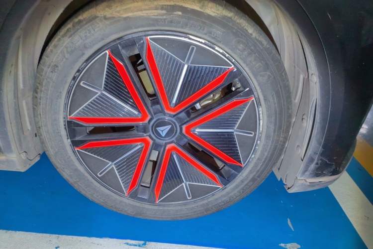 Used Deepal SL03 2022 1.5L 1200 Extended-Range Version Right Front Wheel Hub