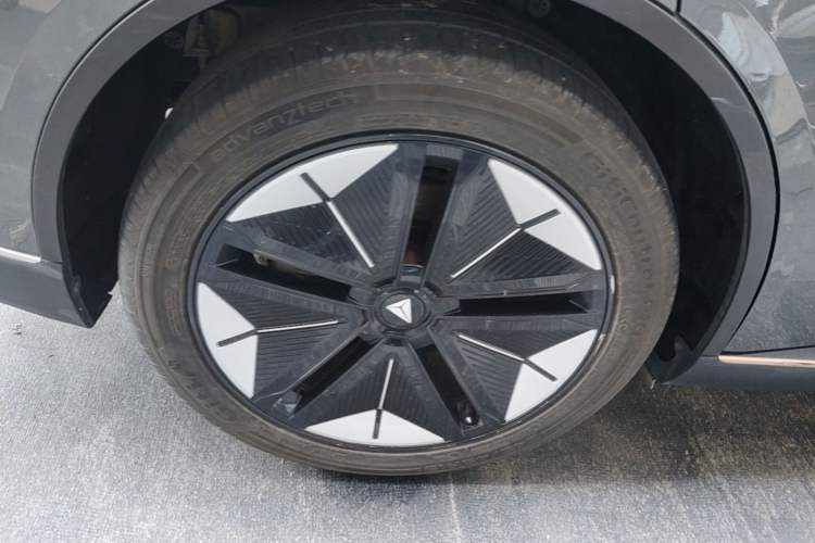 Used Deepal SL03 2022 1.5L 1200 Extended-Range Version Right Rear Wheel Hub