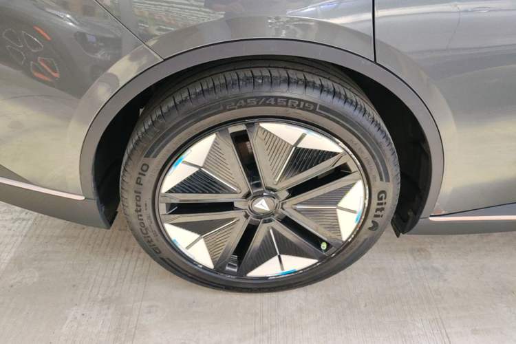 Used Deepal SL03 2022 1.5L 1200 Extended-Range Version Right Rear Wheel Hub