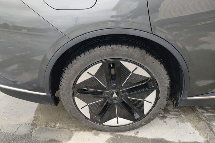 Used Deepal SL03 2022 1.5L 1200 Extended-Range Version Right Rear Wheel Hub