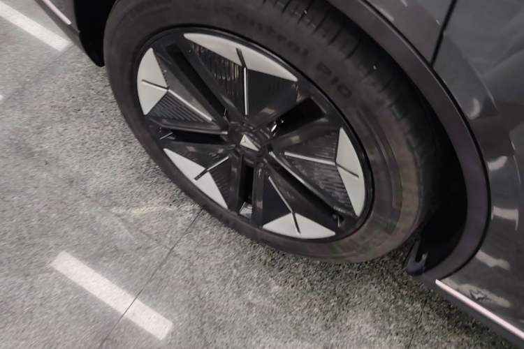 Used Deepal SL03 2022 515 Pure Electric Version Right Rear Wheel Hub