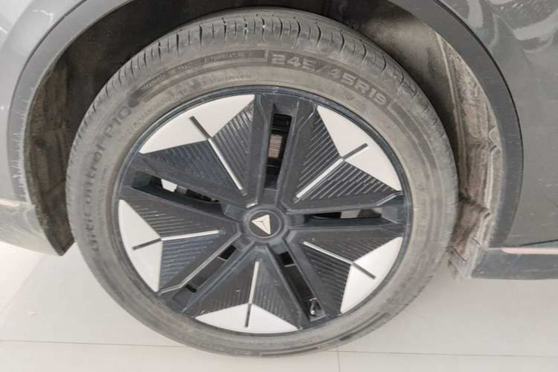 Used Deepal SL03 2022 1.5L 1200 Extended-Range Version Right Rear Wheel Hub