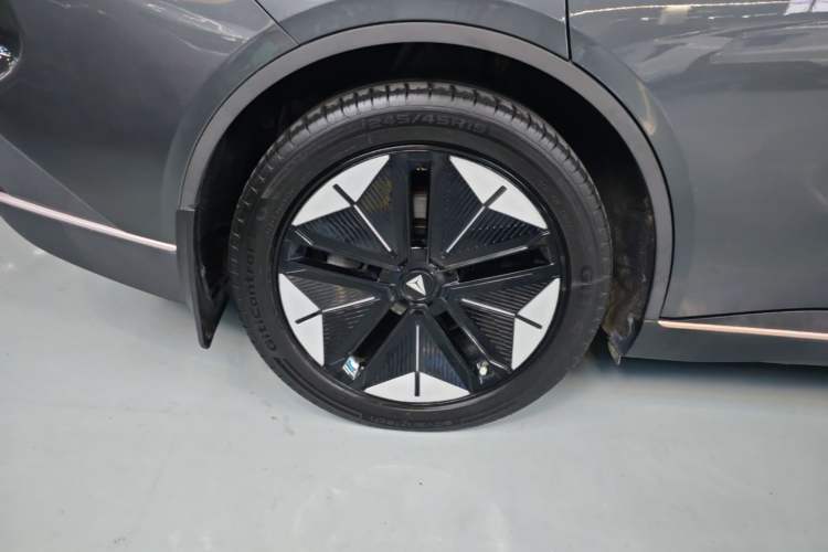 Used Deepal SL03 2022 1.5L 1200 Extended-Range Version Right Rear Wheel Hub