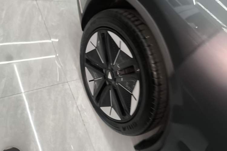 Used Deepal SL03 2022 1.5L 1200 Extended-Range Version Right Rear Wheel Hub