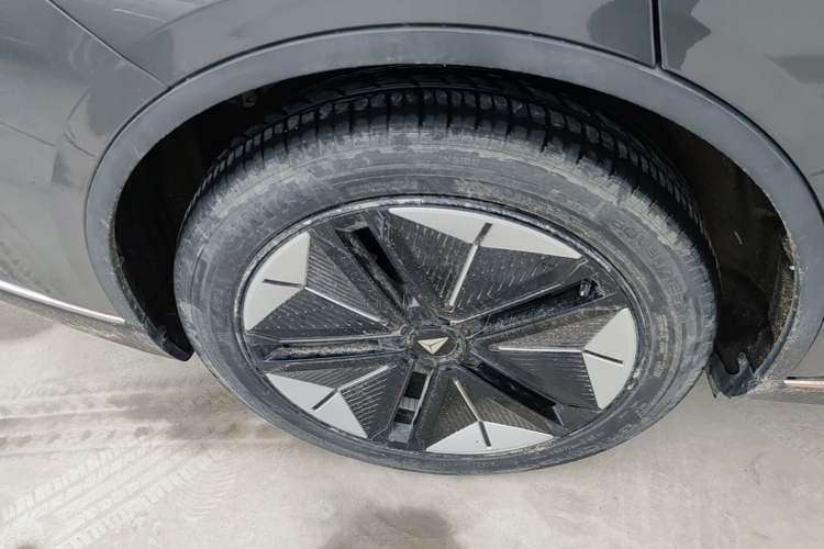 Used Deepal SL03 2022 1.5L 1200 Extended-Range Version Right Rear Wheel Hub