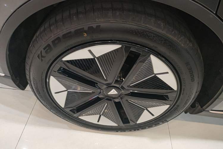 Used Deepal SL03 2022 515 Pure Electric Version Right Rear Wheel Hub