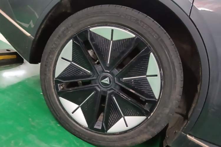 Used Deepal SL03 2022 1.5L 1200 Extended-Range Version Right Rear Wheel Hub