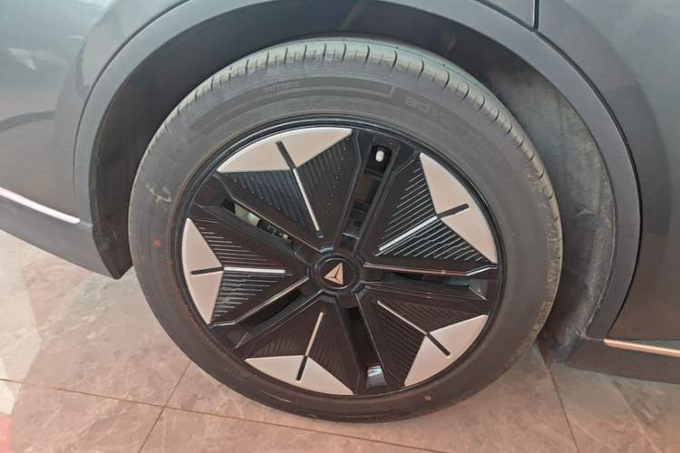 Used Deepal SL03 2022 515 Pure Electric Version Right Rear Wheel Hub