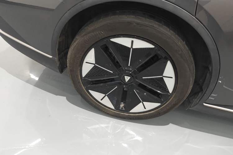 Used Deepal SL03 2022 515 Pure Electric Version Right Rear Wheel Hub