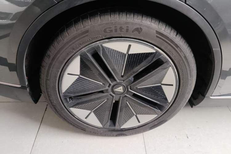 Used Deepal SL03 2022 515 Pure Electric Version Right Rear Wheel Hub