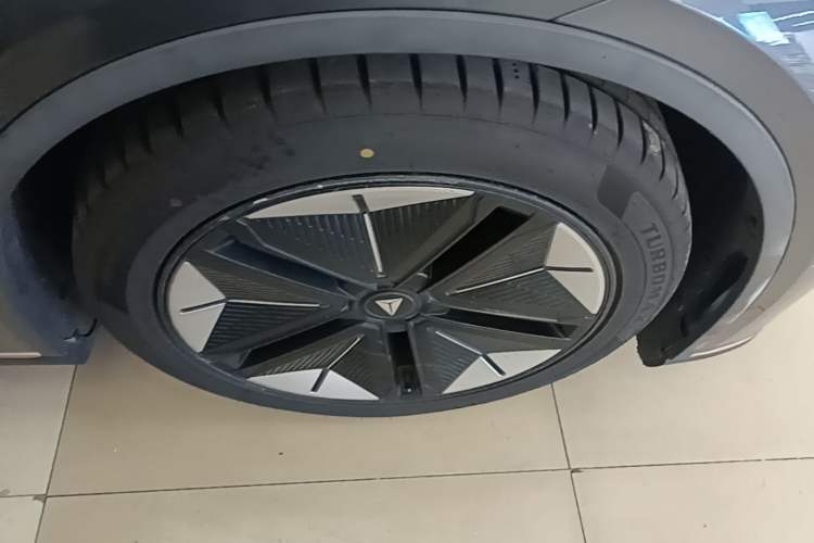 Used Deepal SL03 2022 1.5L 1200 Extended-Range Version Right Rear Wheel Hub