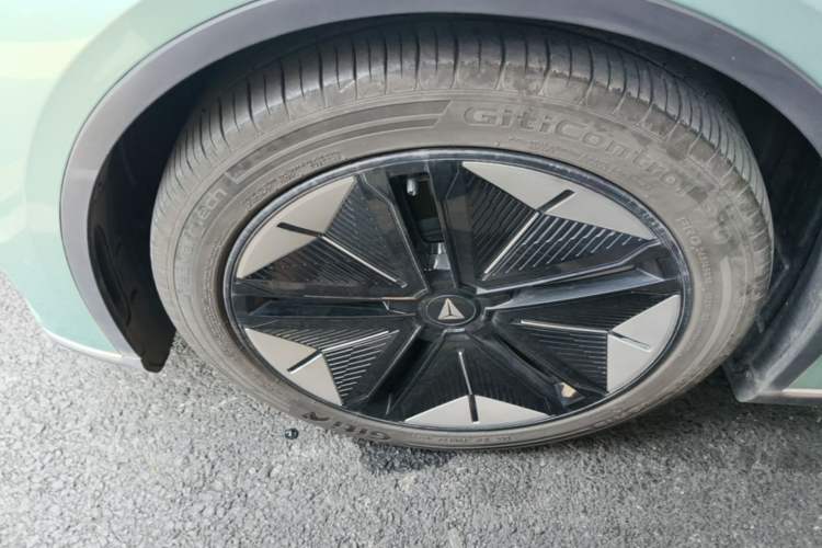Used Deepal SL03 2022 1.5L 1200 Extended-Range Version Left Front Wheel Hub