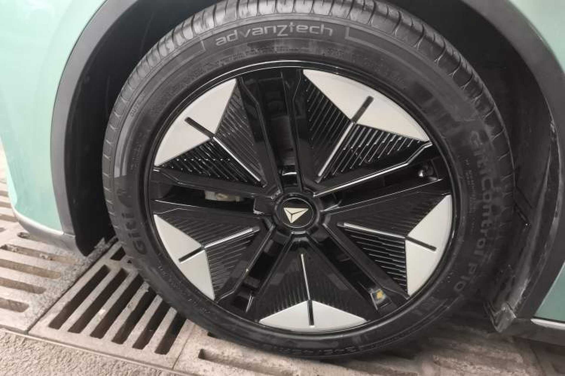 Used Deepal SL03 2022 1.5L 1200 Extended-Range Version Left Front Wheel Hub