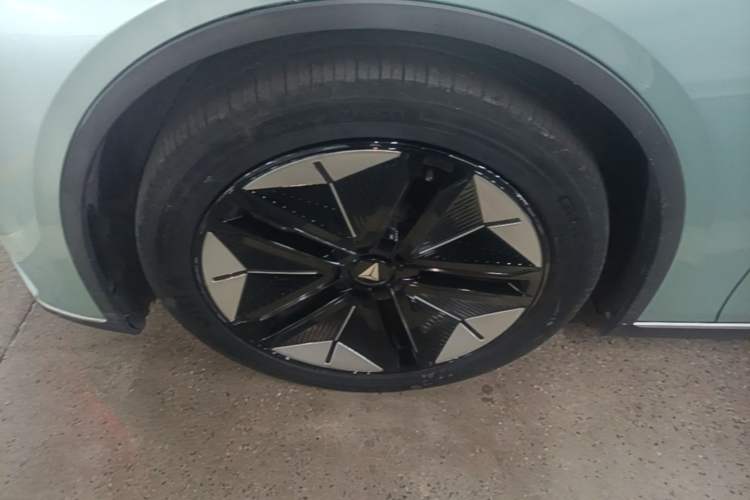 Used Deepal SL03 2022 1.5L 1200 Extended-Range Version Left Front Wheel Hub