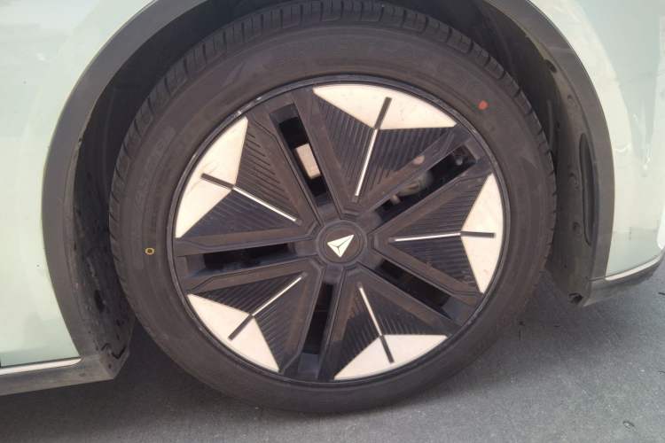 Used Deepal SL03 2022 515 Pure Electric Version Right Front Wheel Hub
