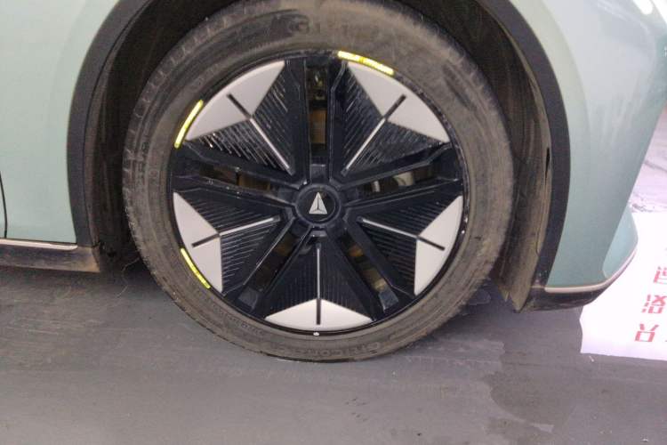 Used Deepal SL03 2022 1.5L 1200 Extended-Range Version Right Front Wheel Hub