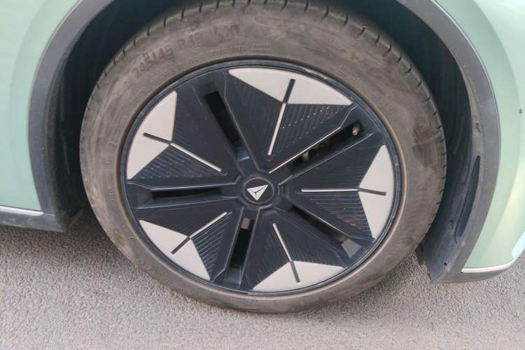 Used Deepal SL03 2022 1.5L 1200 Extended-Range Version Right Front Wheel Hub