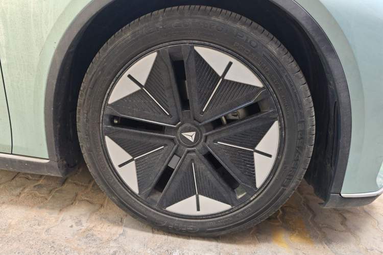 Used Deepal SL03 2022 1.5L 1200 Extended-Range Version Right Front Wheel Hub
