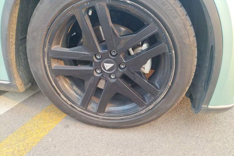 Used Deepal SL03 2022 1.5L 1200 Extended-Range Version Right Front Wheel Hub