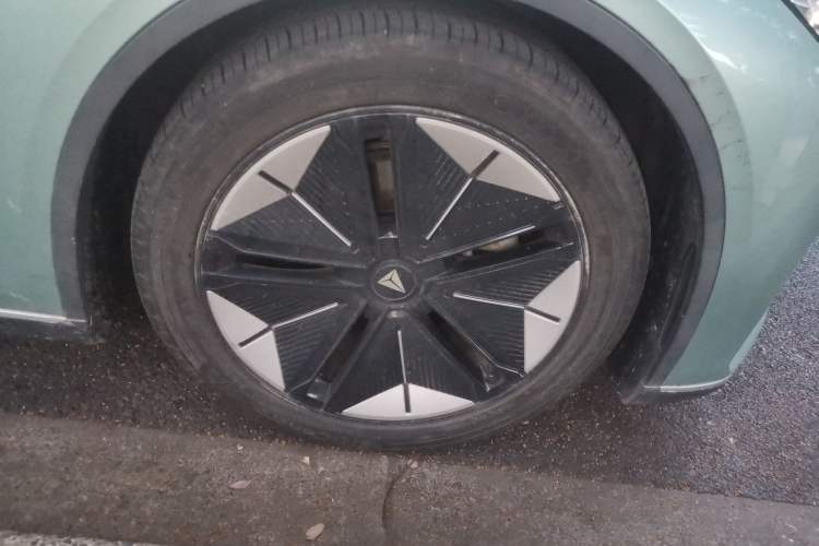 Used Deepal SL03 2022 1.5L 1200 Extended-Range Version Right Front Wheel Hub