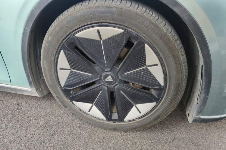 Used Deepal SL03 2022 515 Pure Electric Version Right Front Wheel Hub
