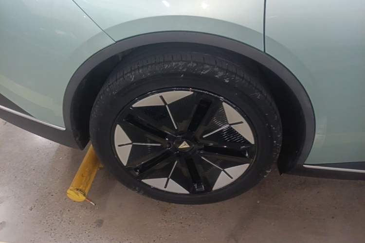 Used Deepal SL03 2022 1.5L 1200 Extended-Range Version Right Rear Wheel Hub