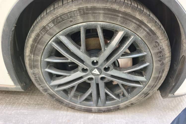 Used Deepal SL03 2022 1.5L 1200 Extended-Range Version Right Front Wheel Hub