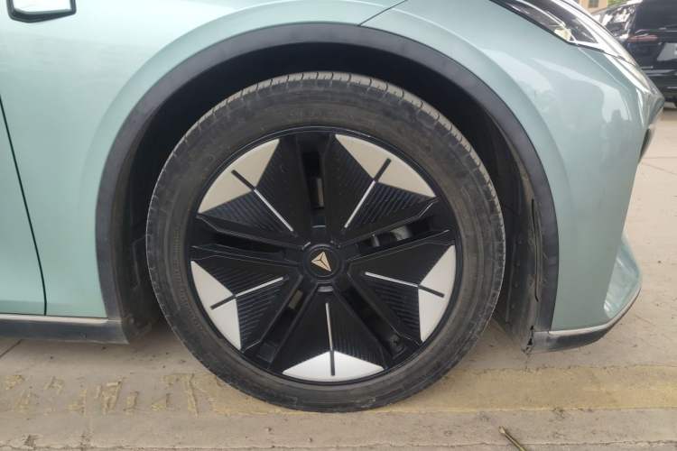 Used Deepal SL03 2022 1.5L 1200 Extended-Range Version Right Front Wheel Hub
