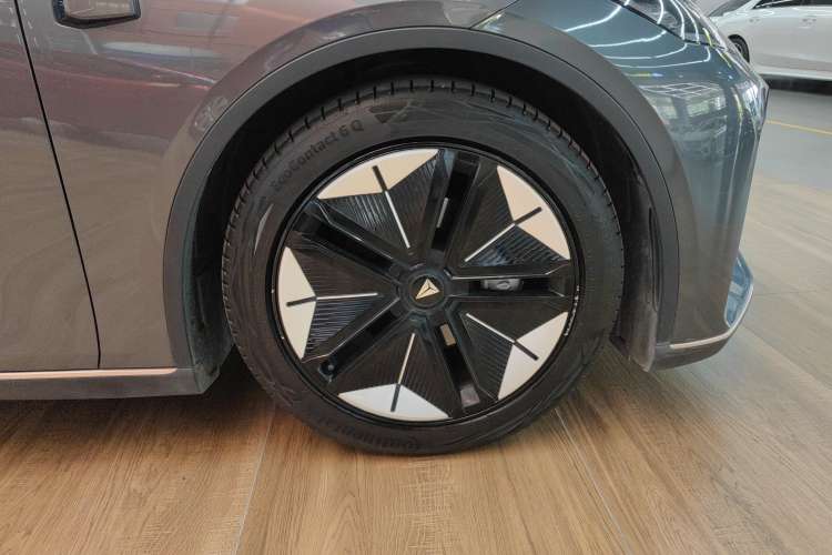 Used Deepal SL03 2022 515 Pure Electric Version Left Front Wheel Hub