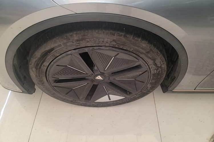 Used Deepal SL03 2022 1.5L 1200 Extended-Range Version Left Front Wheel Hub