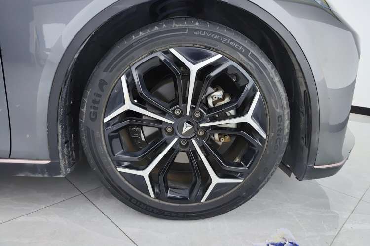 Used Deepal SL03 2022 1.5L 1200 Extended-Range Version Left Front Wheel Hub