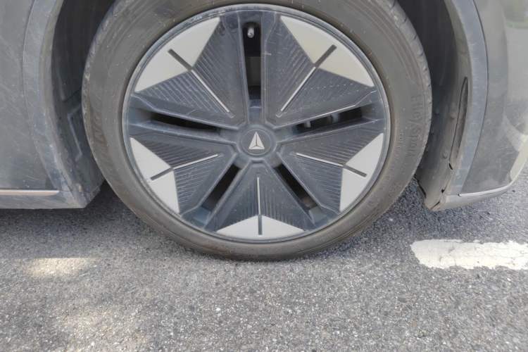 Used Deepal SL03 2022 1.5L 1200 Extended-Range Version Right Front Wheel Hub