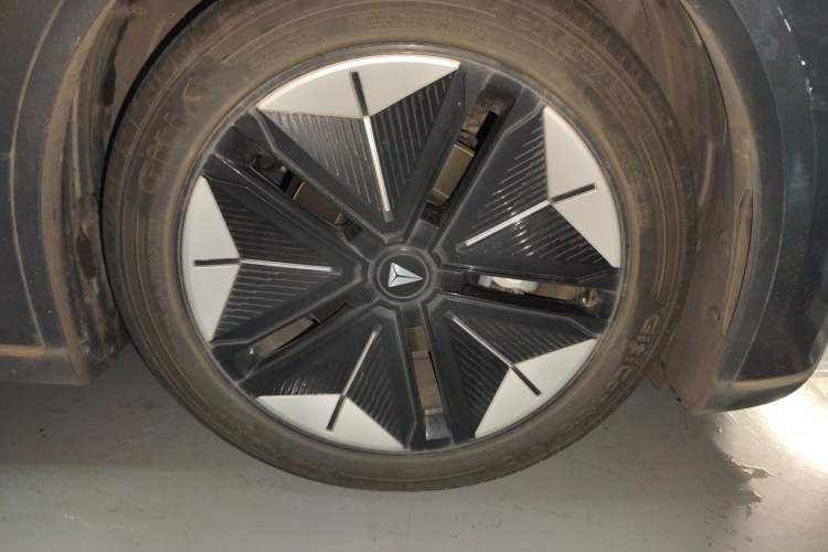 Used Deepal SL03 2022 515 Pure Electric Version Right Front Wheel Hub