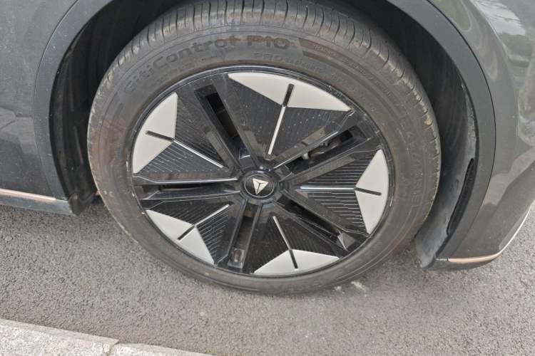 Used Deepal SL03 2022 1.5L 1200 Extended-Range Version Right Front Wheel Hub