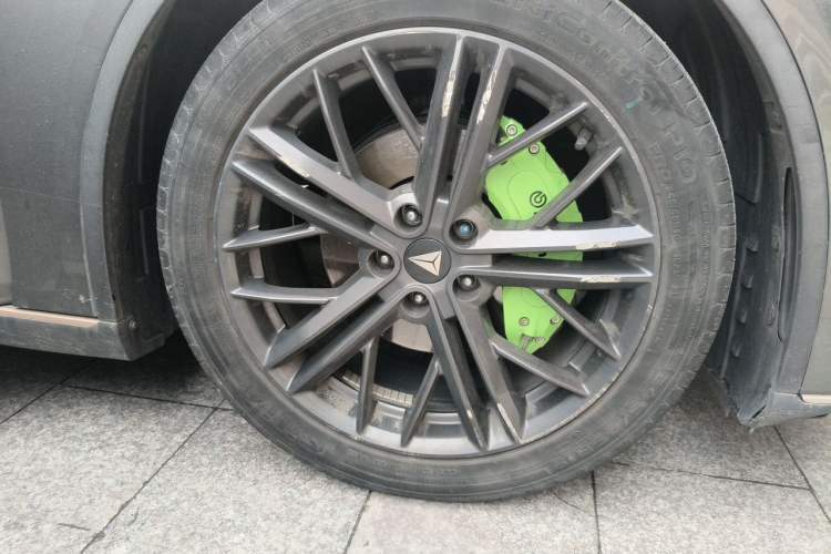 Used Deepal SL03 2022 1.5L 1200 Extended-Range Version Right Front Wheel Hub