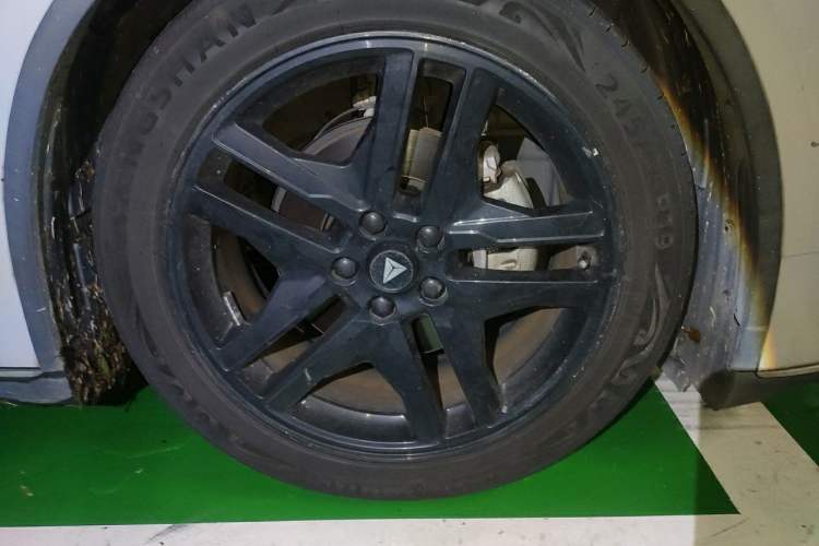 Used Deepal SL03 2022 515 Pure Electric Version Right Front Wheel Hub