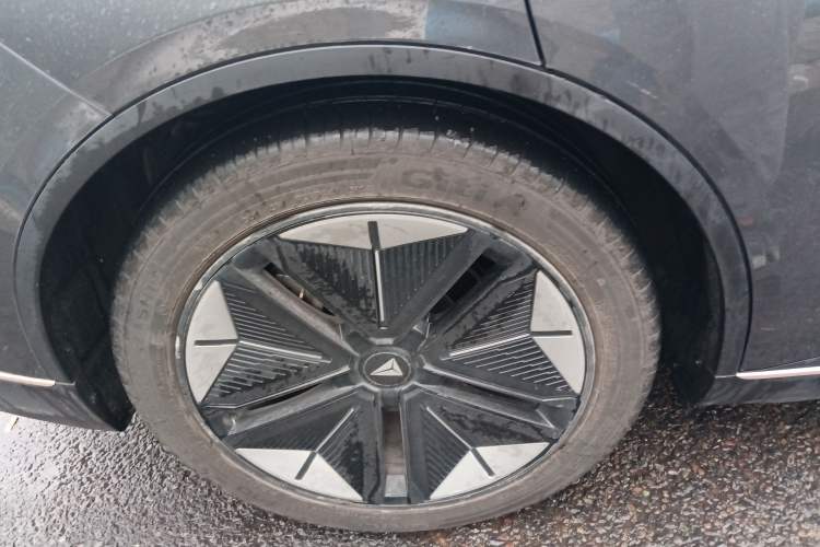 Used Deepal SL03 2022 1.5L 1200 Extended-Range Version Right Rear Wheel Hub