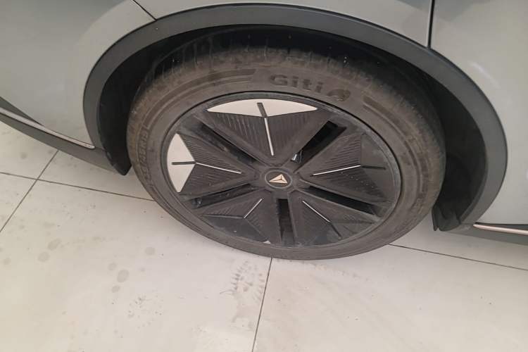 Used Deepal SL03 2022 1.5L 1200 Extended-Range Version Right Rear Wheel Hub