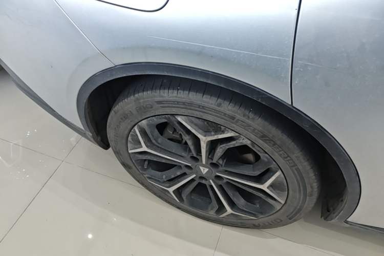 Used Deepal SL03 2022 1.5L 1200 Extended-Range Version Right Rear Wheel Hub
