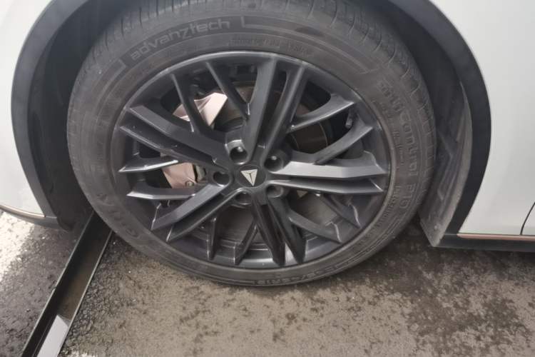 Used Deepal SL03 2022 1.5L 1200 Extended-Range Version Left Front Wheel Hub