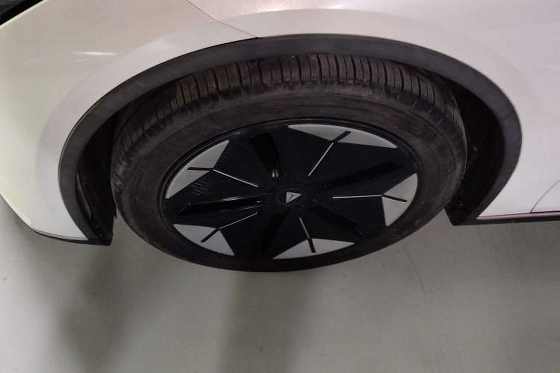 Used Deepal SL03 2022 515 Pure Electric Version Left Front Wheel Hub