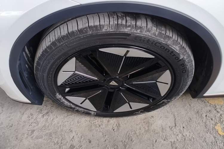 Used Deepal SL03 2022 1.5L 1200 Extended-Range Version Left Front Wheel Hub
