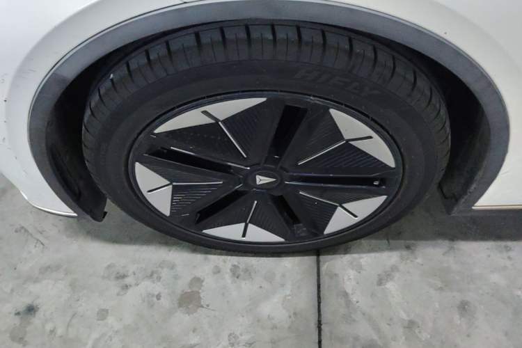 Used Deepal SL03 2022 1.5L 1200 Extended-Range Version Left Front Wheel Hub