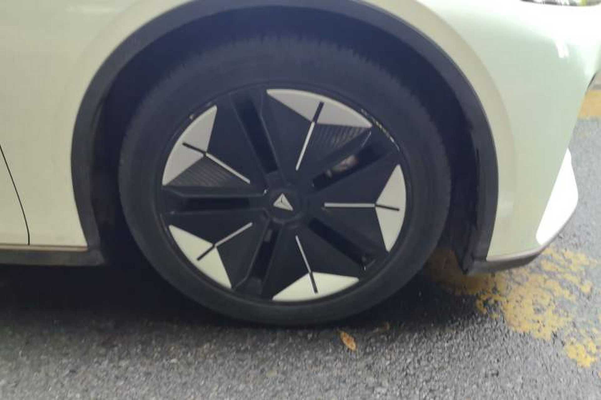 Used Deepal SL03 2022 515 Pure Electric Version Right Front Wheel Hub