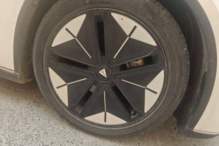 Used Deepal SL03 2022 515 Pure Electric Version Right Front Wheel Hub