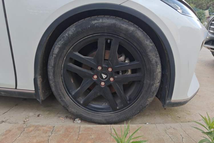 Used Deepal SL03 2022 1.5L 1200 Extended-Range Version Right Front Wheel Hub